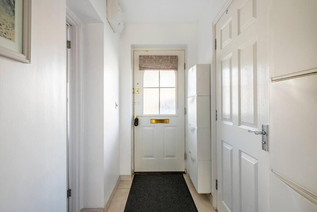 Bedroom With Kitchenette, Private Bathroom And Parking Cardiff Kültér fotó