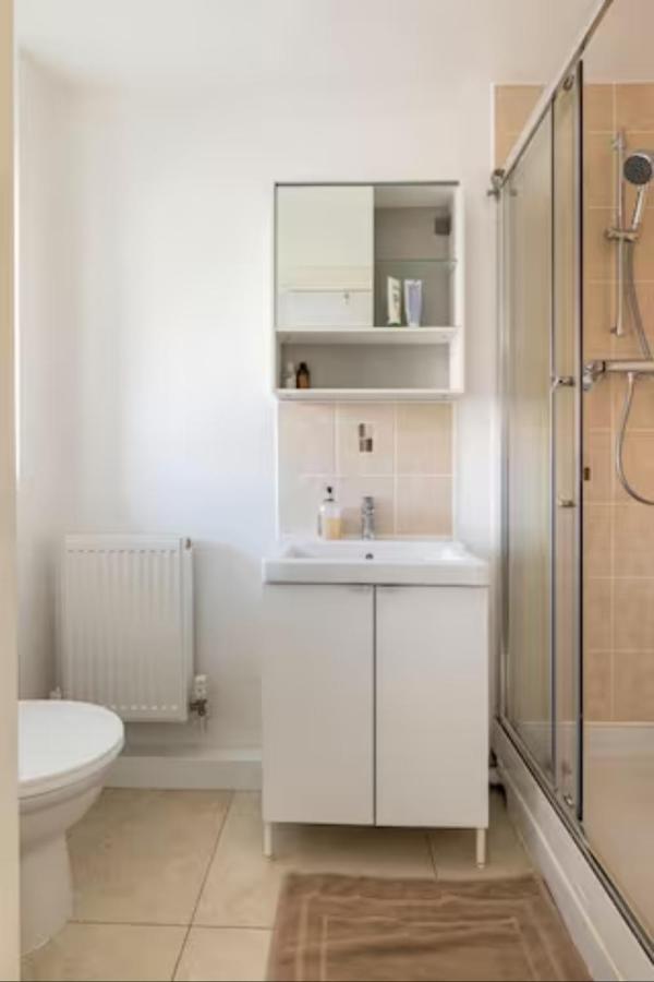 Bedroom With Kitchenette, Private Bathroom And Parking Cardiff Kültér fotó